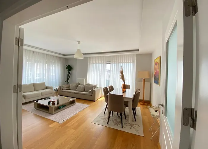New Building Lovely Modern Apt With 90Mbs Fiber Internet 5Min Walking To Bagdat Street