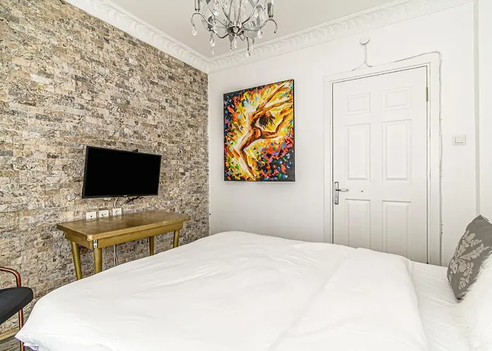 Lovely Flat In Cihangir Near Public Transportation