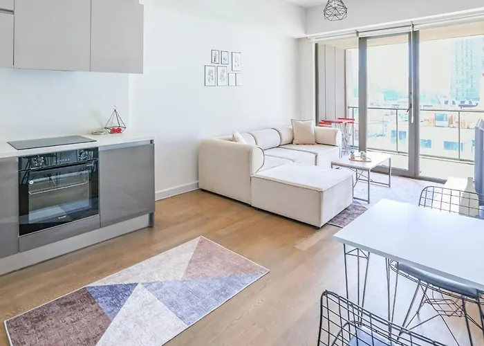 Modern Flat In Kagithane With Balcony