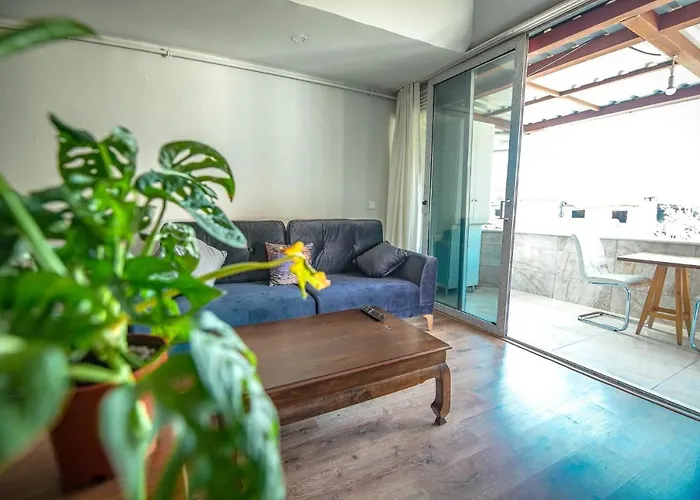 Yaghane Apartments