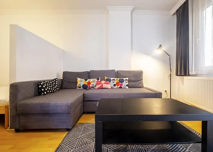 Chic Studio Flat Near Trendy Locations In Beyoglu