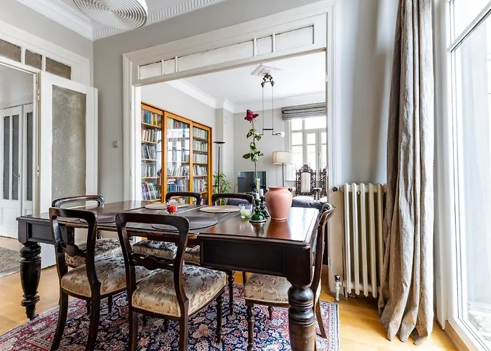 Flat With Balcony And Bosphorus View In Beyoglu
