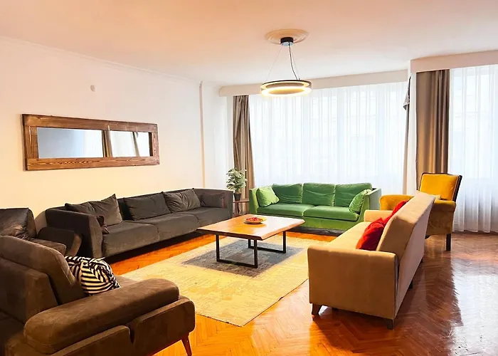 Spacious Family Flat , 3Br, 2Ba
