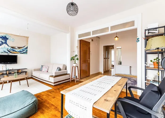 Furnished And Spacious Flat In Central Kadikoy