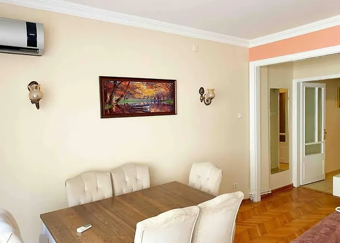 3+1 Sisli Square Central House