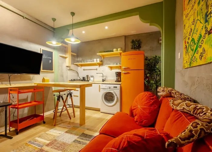 Pleasant Flat Near Taksim Square In Beyoglu
