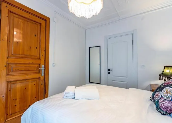 Historical 4-Br Home Steps From Besiktas Stadium & Bosphorus Views - Prime Nisantasi Location!