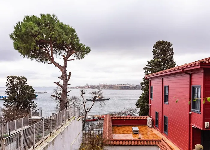 Flat Near Bosphorus Coast With View In Uskudar