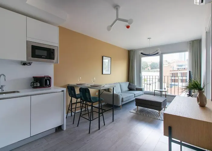 Cozy & Convenient 1Br Apartment W/ Free Parking #180