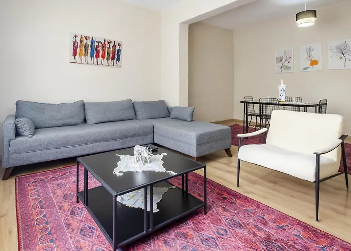Superb Flat Close To Shopping Malls In Mecidiyekoy