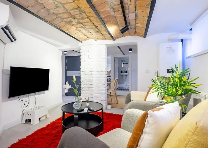 Vibrant Flat 5 Minutes Walk To Istiklal In Beyoglu