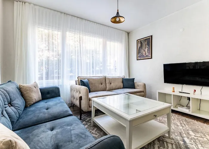 Central Flat W Garden Near Moda Coast In Kadikoy