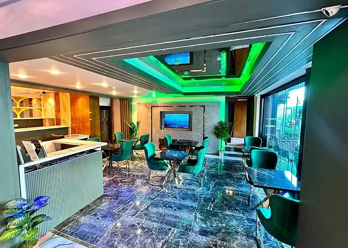 Crowned Plus Hotel