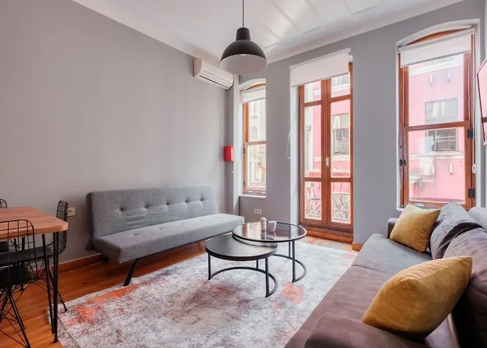 Chic Flat With Balcony 5 Min To Taksim Sq