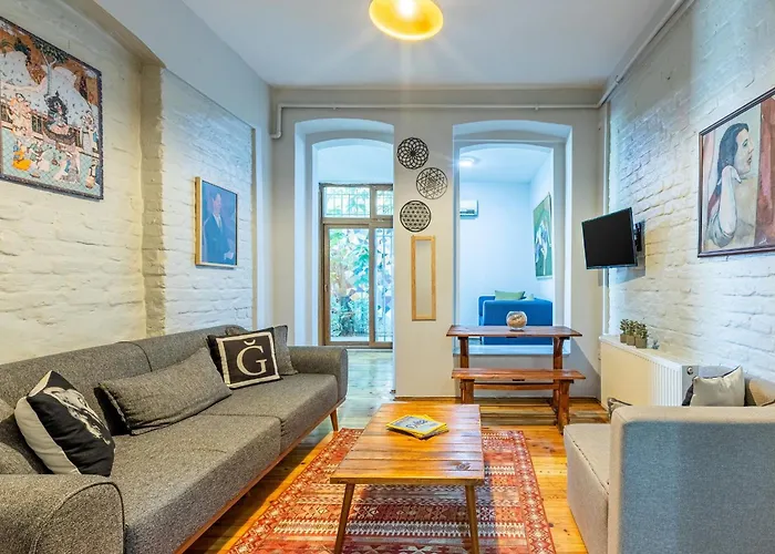 1 Bd Chic Garden Flat In Taksim