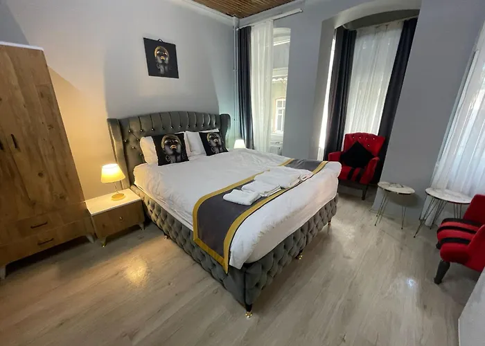 Nefti Red Suite
