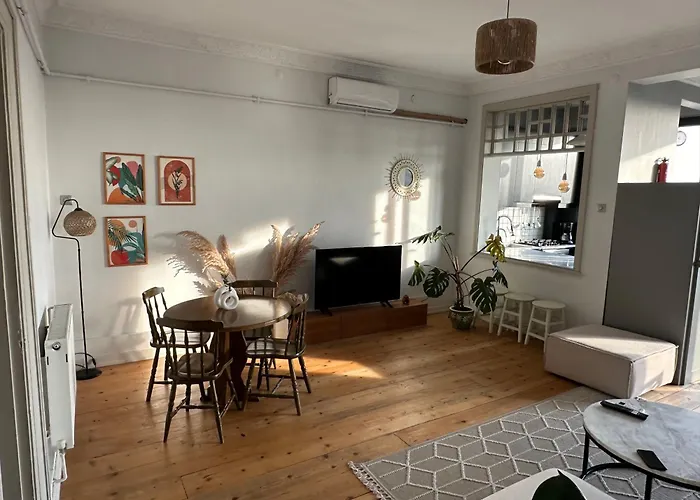 Fantastic Golden Horn View In Beyoglu, Cozy Design