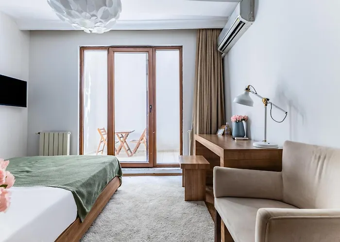 Flat W Backyard 10 Min To Taksim And Citys Mall