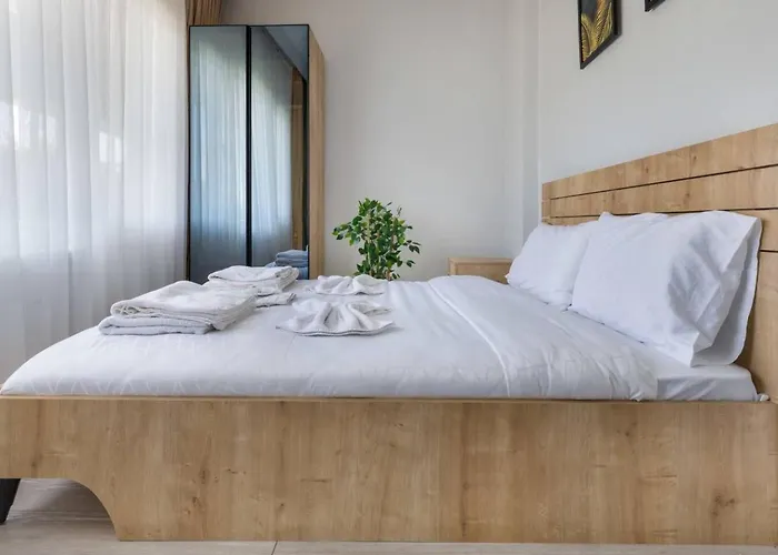 Modern Central 2Br Apt In The Hearth Of The City