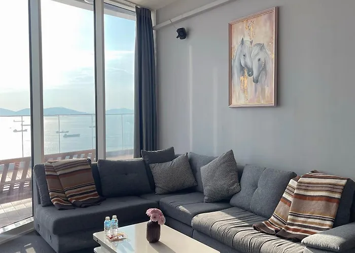 Luxury 2Br Condo Terrace&Sea View + Shopping Mall