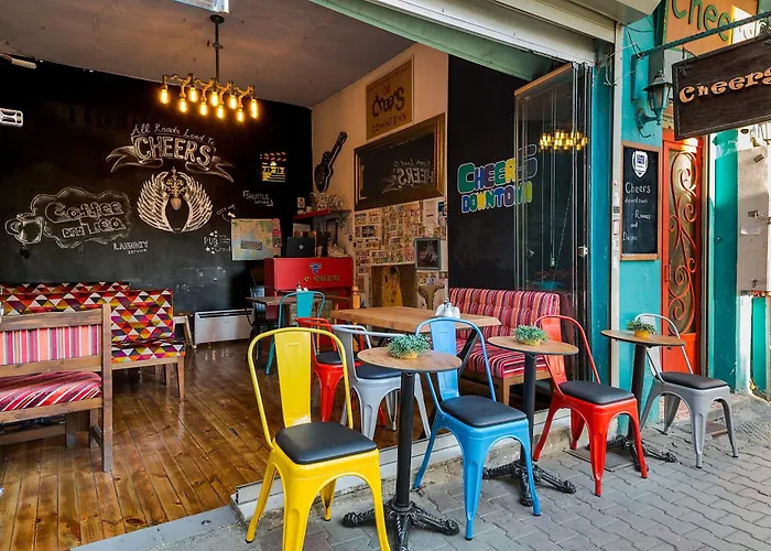 Cheers Midtown Hostel