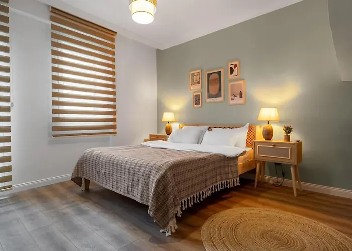 Luxury Scandinavian Design 2Br Duplex Near Tomtom