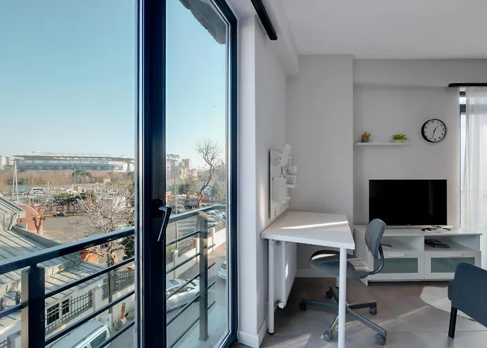 Central Flat Near Metrobus And Coast In Kadikoy
