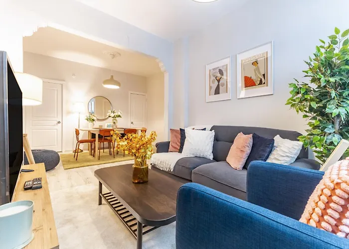 Chic And Roomy Flat Near Citys Nisantasi Mall