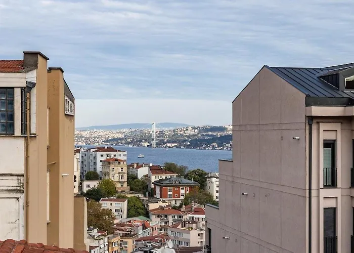 Duplex Penthouse Wparking 3Bd2Bath Views! #340