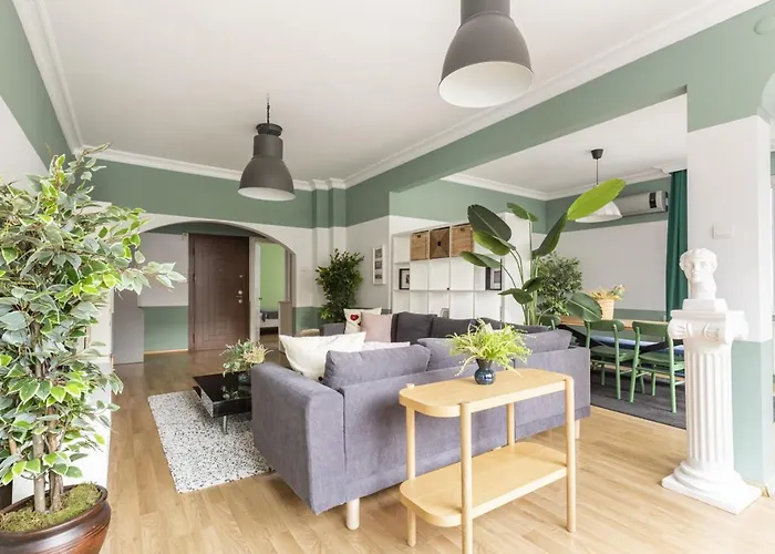 Sleek Flat W Balcony 8 Min To Coast On Bagdat Ave