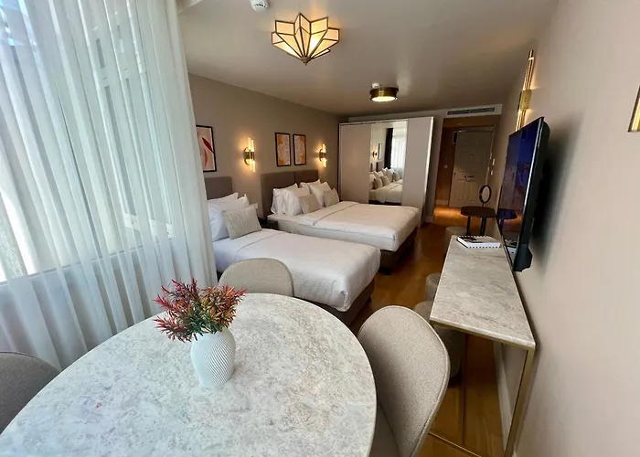 Weingart Suites Hotel