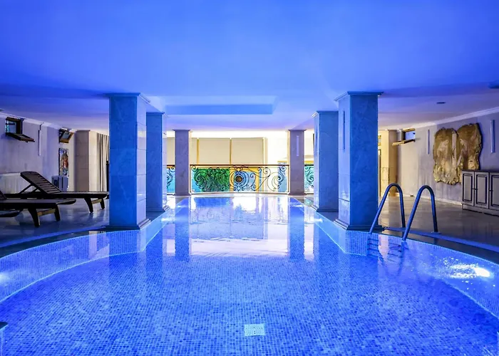 Isitmali Havuzlu Lueks Villa