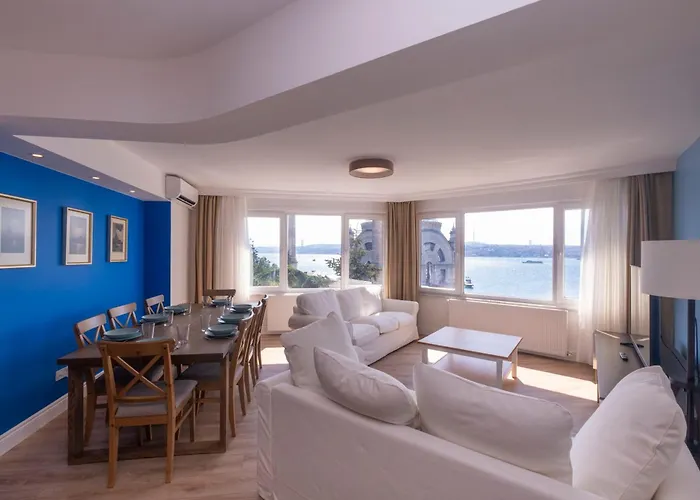Contemporary Waterfront Apt With A Stunning View