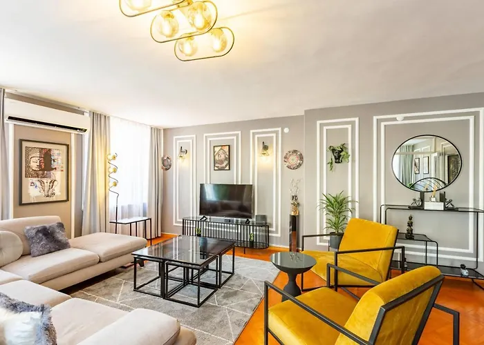 Flat With Excellent Location In Nisantasi