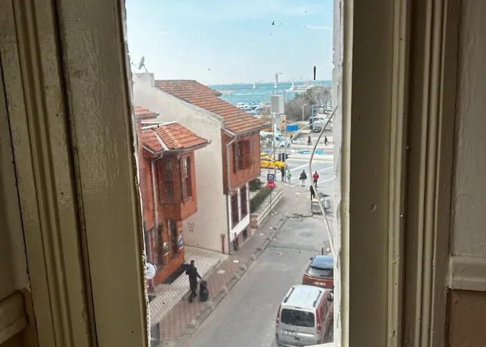Apartment In Great Location In Kadikoy Seaside W. Amazing Shared Terrace