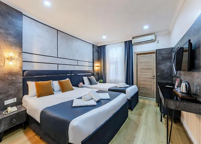 La Pazza Suites