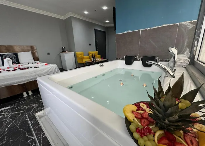 Grand Lara Hotel & Apartments