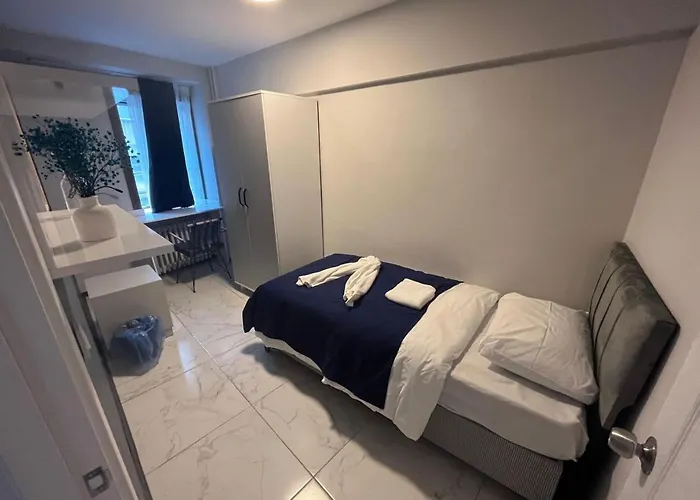 Room In A Digital Nomad House 103