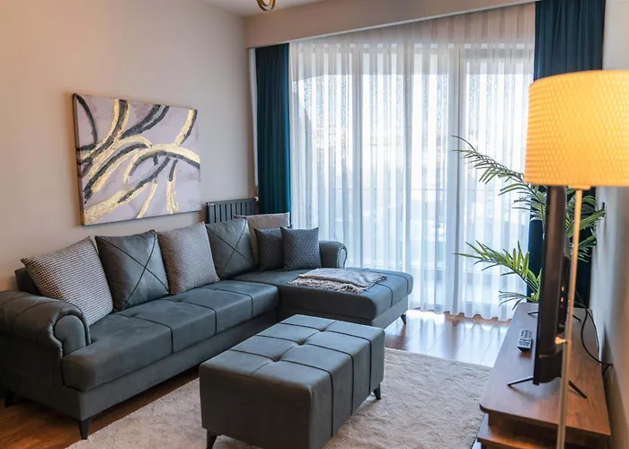 Central City Apartment With Premium Amenities
