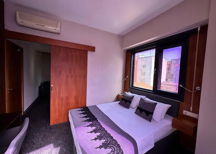 Black Art Otel