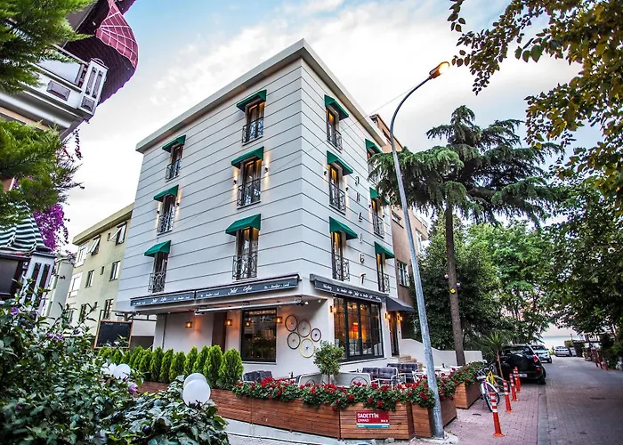 Juliet Rooms & Kitchen