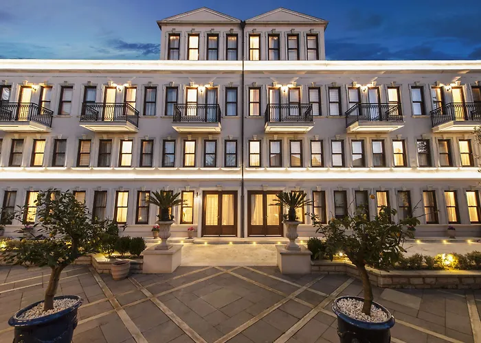 1890 Suites Hotel