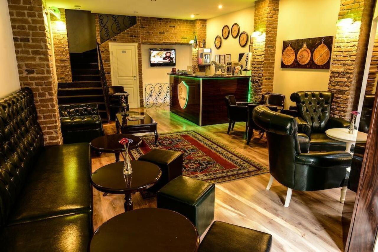 Lancelot Hotel