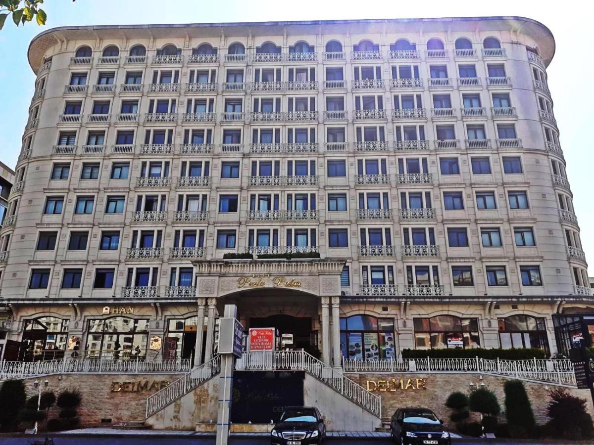 Hotel Houses Saw