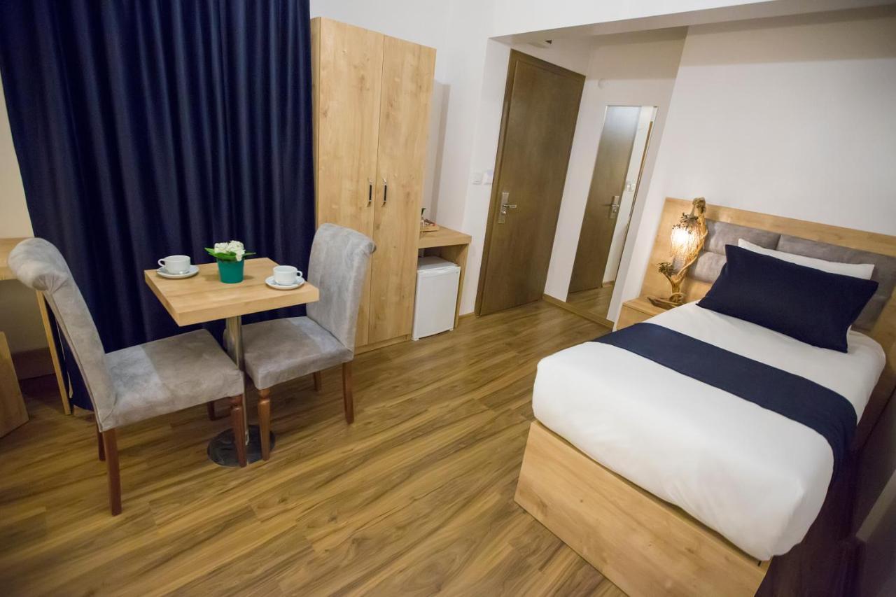 Hotel Golden Street 3*
