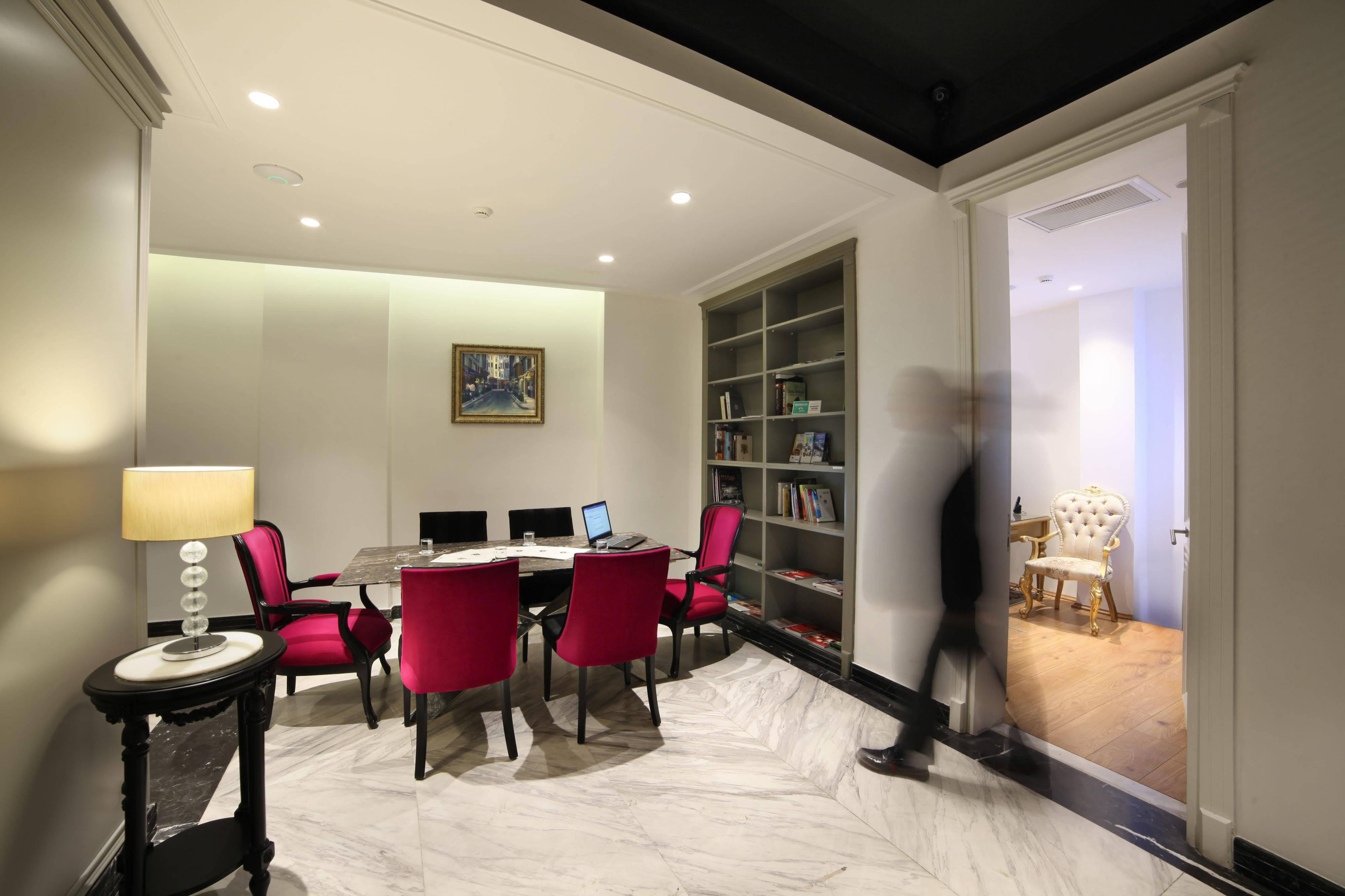 White Monarch Otel