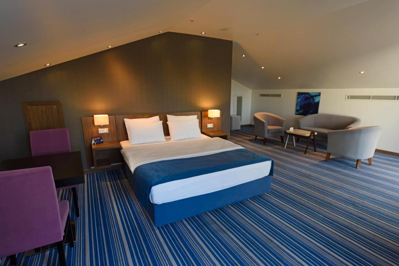 Express Istanbul-altunizade By Ihg Hotel 3*