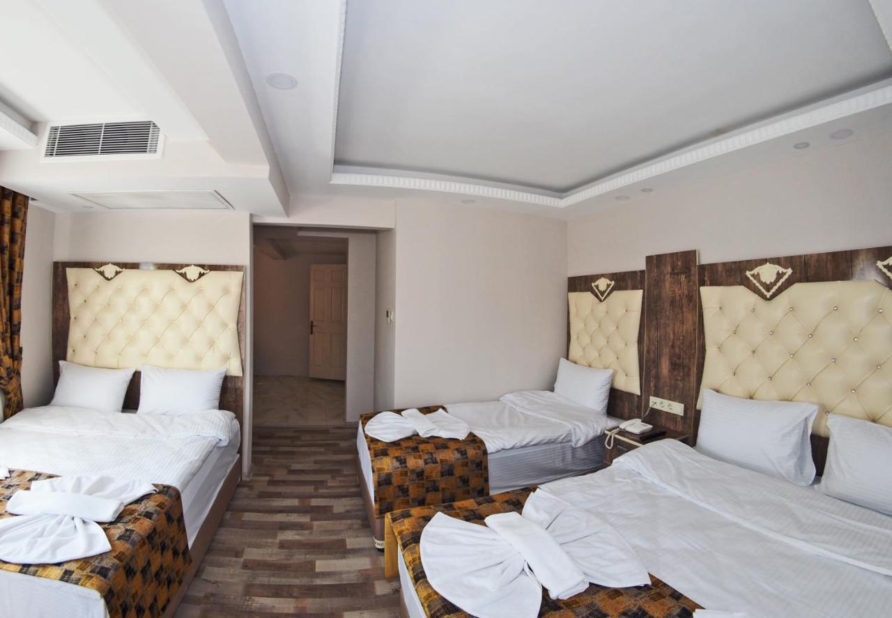 The Queen Hotel *