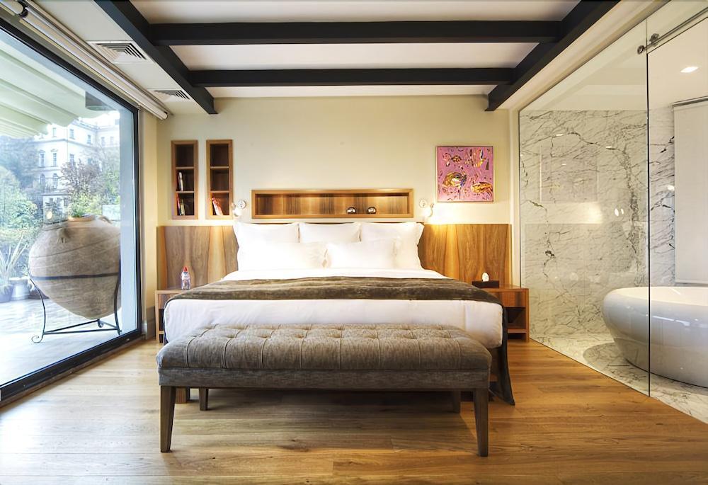 Tomtom Hotel