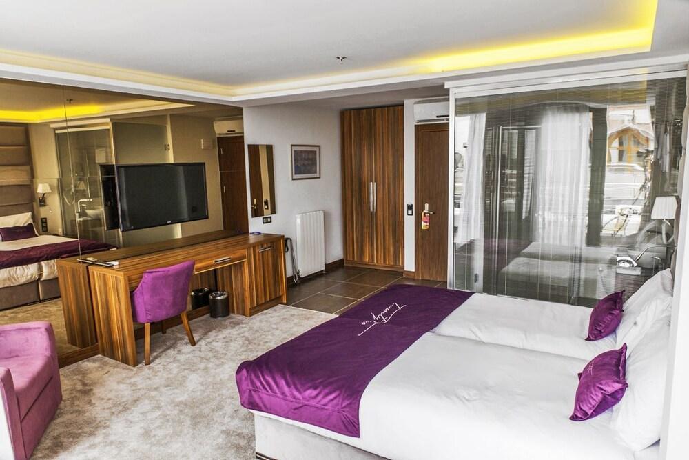 Hotel The 22 3*